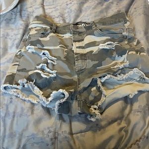 I’m selling some shorts that don’t fit me anymore